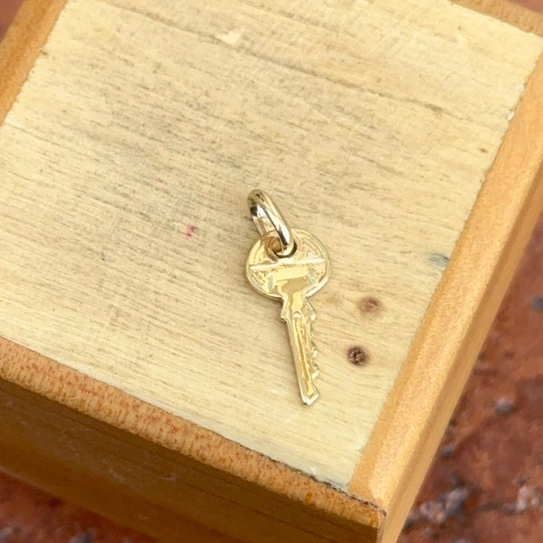 14KT Gelbgold Massiv Abgerundete Mini Schlüsselanhänger Charm Anhänger Klein NEU Leicht 15MM