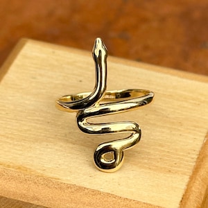 14KT Yellow Gold Slithering Snake Ring Size 7 Solid Shiny Finish Long Snake