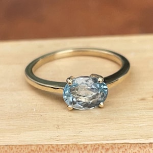 14KT Yellow Gold Oval Aquamarine Genuine 4-Prong Ring Size 7