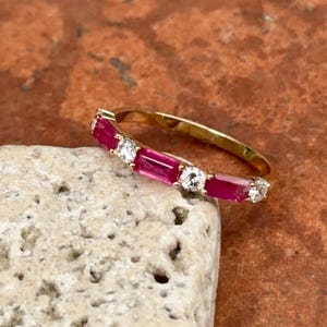 Estate 18KT Yellow Gold Baguette -Cut Ruby + Diamond Band Ring Accent Ring Size 7 Birthstone Anniversary ETC