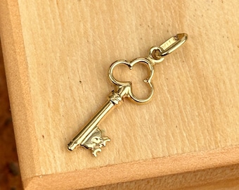 14KT Yellow Gold Detailed Key Charm Pendant NEW Lightweight 23mm x 9mm