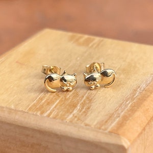 14KT Yellow Gold Laying Down Kitty Cat Outline Post Stud Earrings NEW MINI Size