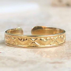 14KT Yellow Gold Embossed Patterned Hearts TOE Ring Adjustable NEW X