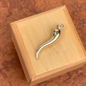 14KT Yellow Gold Italian Horn Pendant Chain Pendant 28mm x 8mm Corno Cornicello