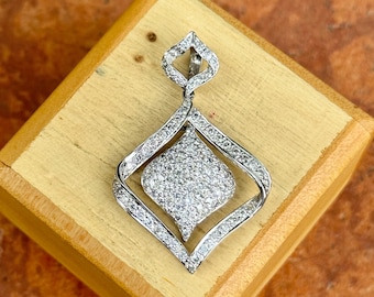 ヴィンテージ エステート 14KT ホワイト ゴールド パヴェ プロングセット ダイヤモンド ペンダント スライド ディテール ヒンジ モバイル デザイン 1.29 カラット