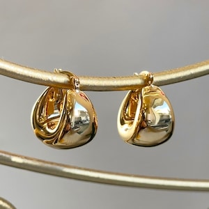 14KT Yellow Gold Solid Rounded Thick 16mm Wide Rounded Tapered Small Huggie Hoop Earrings NEW Hollow Chunky Hoops