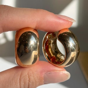 14 kt of 18 kt geelgouden dikke 15 mm brede afgeronde Huggie-oorbellen NIEUWE ZEER dikke hoepels 27 mm