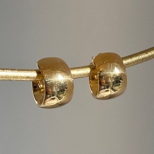 14KT Yellow Gold Solid Rounded Thick 9.5mm Wide Rounded Tapered Small Huggie Hoop Earrings NEW 15mm Chunky Hoops