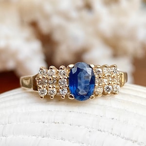 Estate Vintage 14KT Yellow Gold Oval-Cut Blue Sapphire + Round Diamond Accent Ring Size 6.5