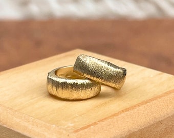 14KT Yellow Gold Textured Satin Rounded 5mm Wide Hinged Small Huggie Hoop Earrings NEW 13MM
