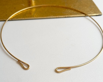 14KT Gelbgold 1,5 mm harter steifer Rundhalsdraht Massivring Halskette mit offenem Kragen 15,5 ”Kein Verschluss