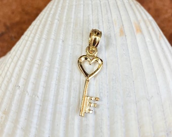 10KT Yellow Gold Shiny Mini Key Charm Pendant with Heart Small NEW Lightweight