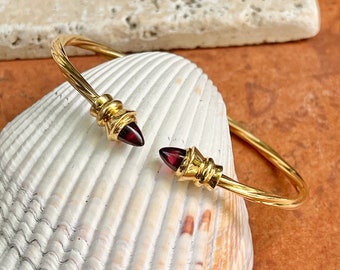 Estate Vintage 18KT Yellow Gold Genuine Cabochon Bullet Garnet Gemstone Endcaps Thin Cuff Bangle Bracelet