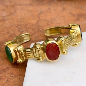 Vintage 18KT Gelbgold etruskisches byzantinisches italienisches Intaglio-Grün + schwarzer Onyx und roter Karneol-Edelstein-Manschetten-Armband