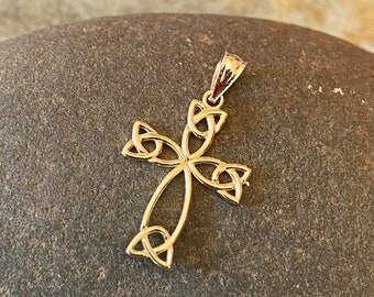 14KT Yellow Gold Celtic Irish Scottish Open Knot Design Cross Pendant Charm NEW Unisex Small