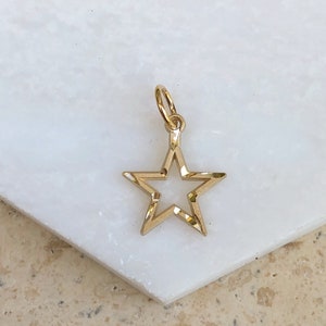 Dije colgante de estrella de tamaño pequeño con corte de diamante en oro amarillo de 10 kt NUEVO