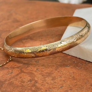 Estate Vintage 14KT Yellow Gold Etched Leaf Design Bangle Bracelet with Safety 6.75”
