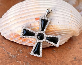 Ciondolo croce maltese in argento sterling lucido con onice nero e pietra CZ NUOVO, misura 1,65 pollici