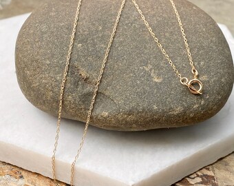 Collier chaîne fine en or jaune 18 carats de 0,85 mm, léger et délicat, plusieurs longueurs disponibles