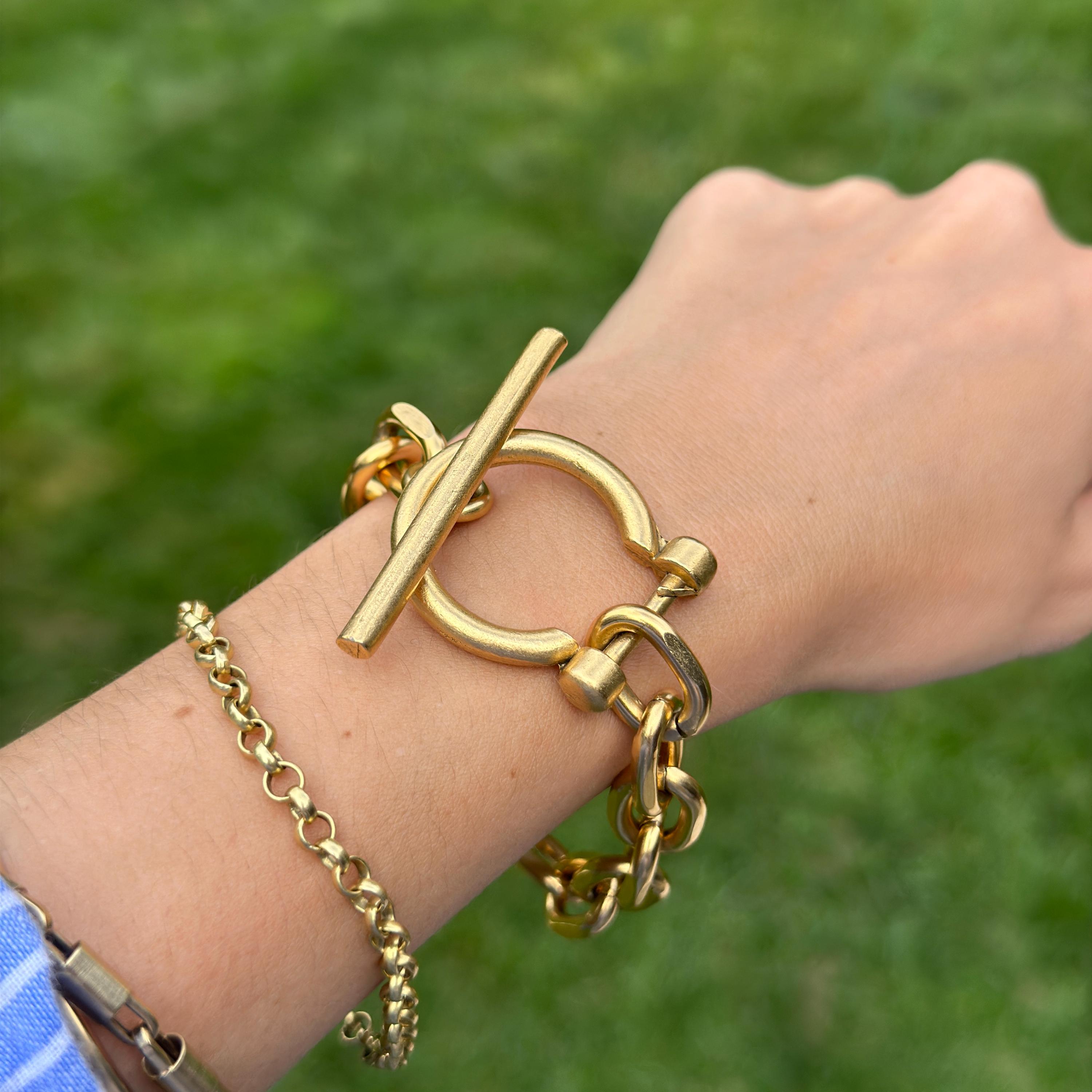 Yellow Gold-plated Oval Link Shackle Toggle Clasp Bracelet 8