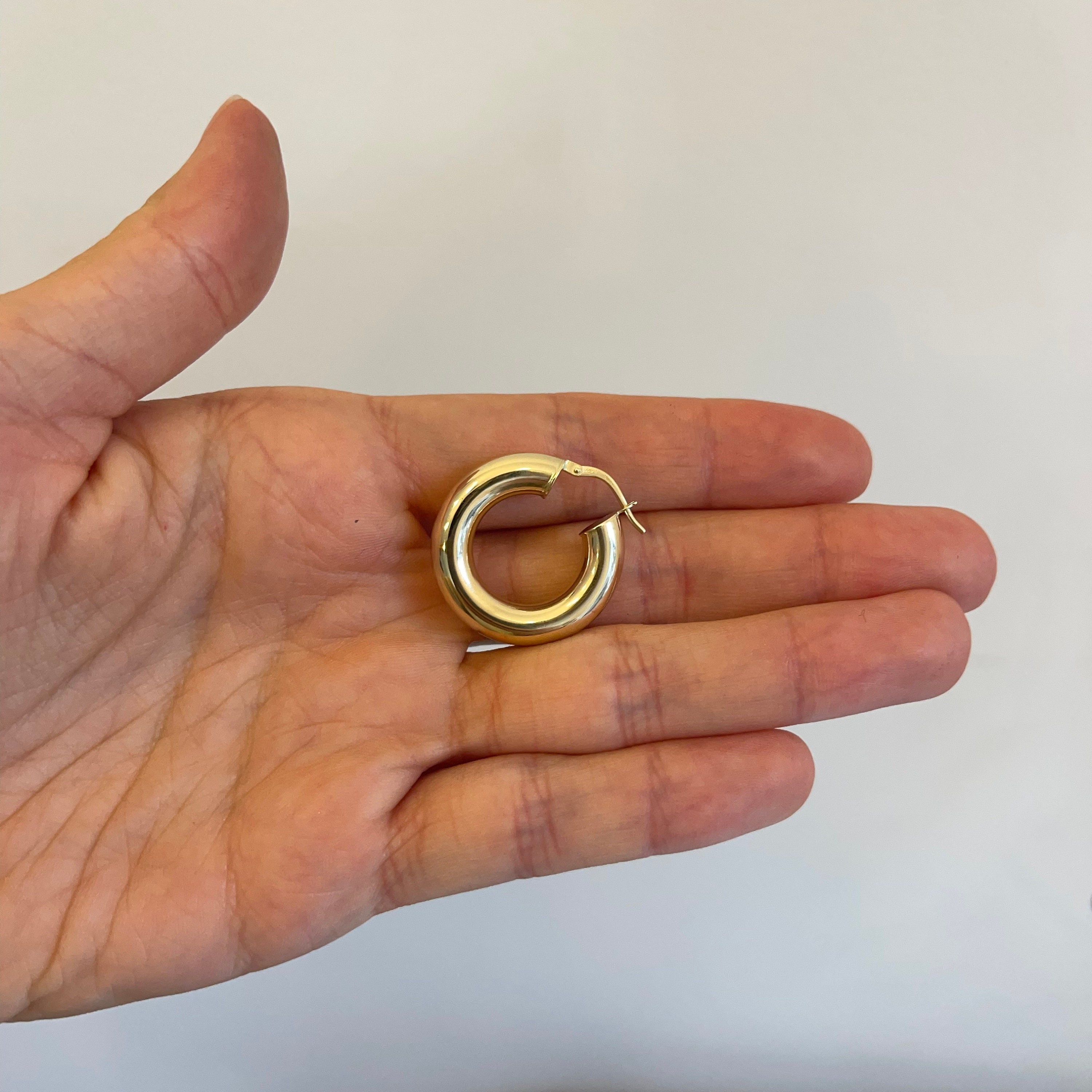 10KT Yellow Gold Shiny 6MM Tube Chunky Round Hoop Earrings