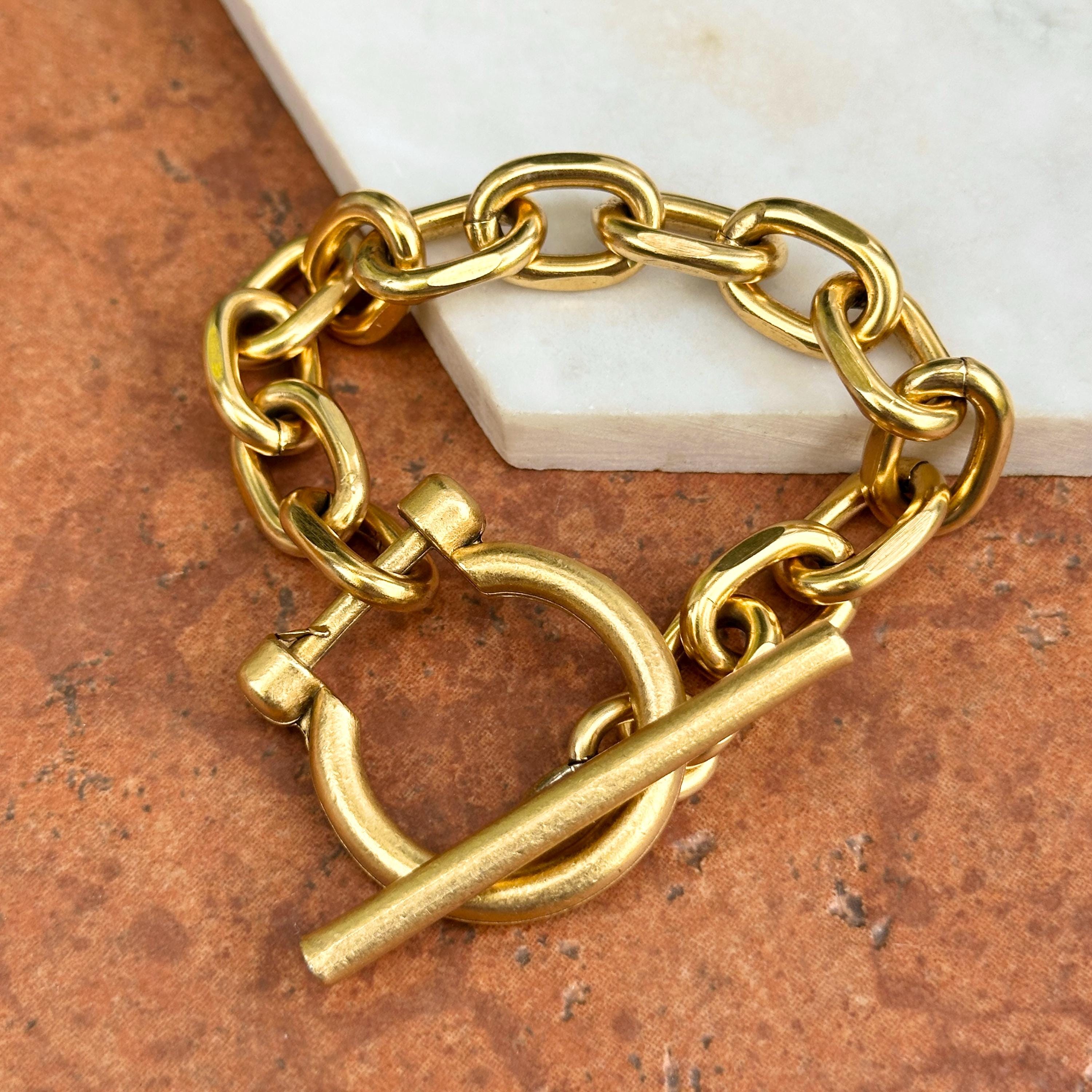 Yellow Gold-plated Oval Link Shackle Toggle Clasp Bracelet 8
