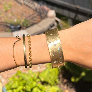 Bracciale A Polsino Largo In Oro Martellato Per Donna – Regolabile, Testurizzato, Vintage, Dichiarazione Irregolare