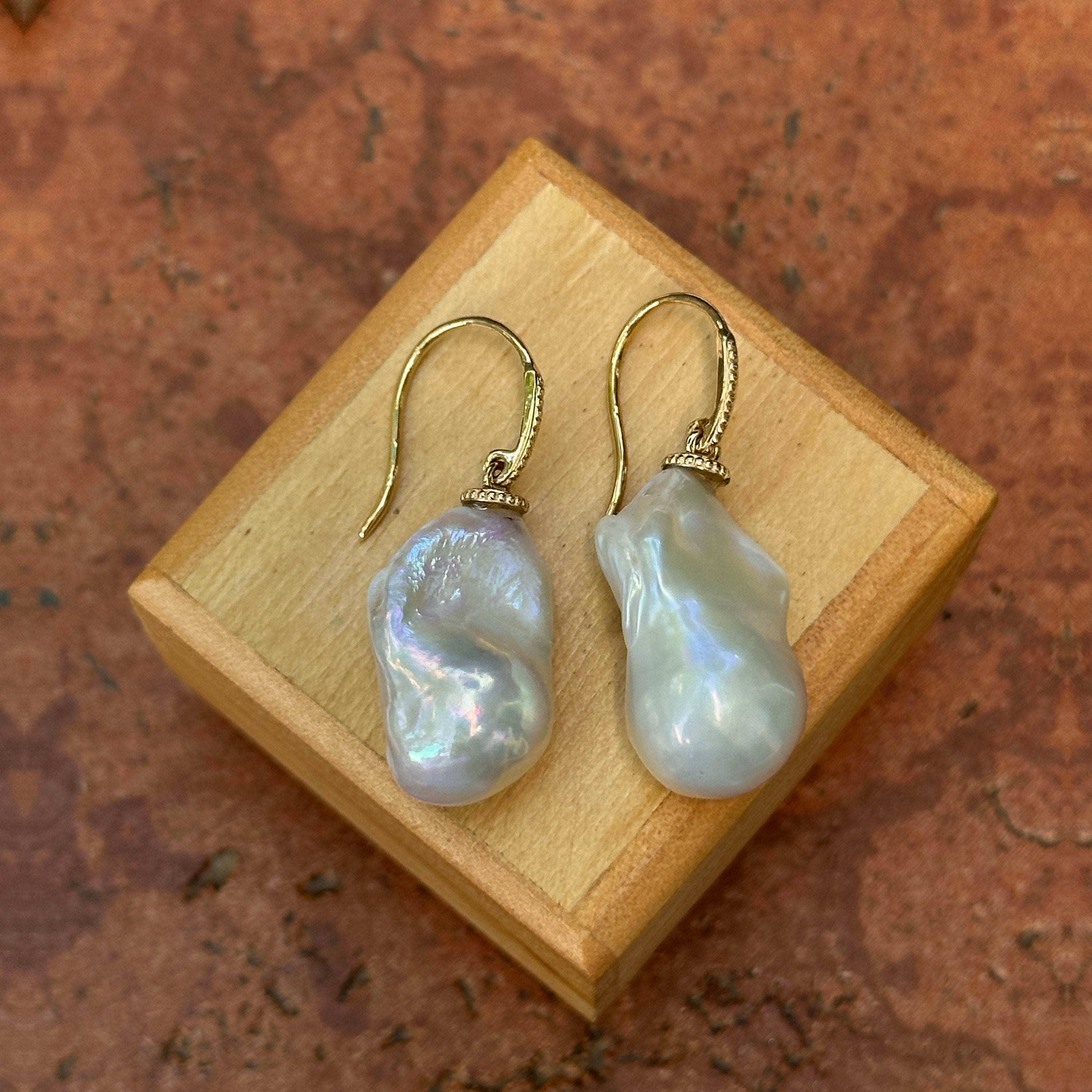 アクセサリー Freshwater Pearl Earrings - gold 14KT Yellow Gold & Freshwater Baroque Pearl Earring Shepard Hook