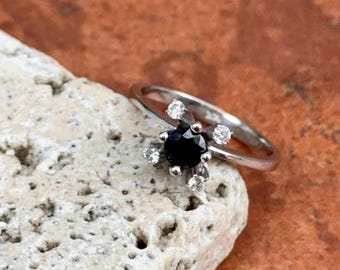 Estate 14K White Gold Round Blue Sapphire and Round Diamond Prong Set Unique Style Ring Size 6.25