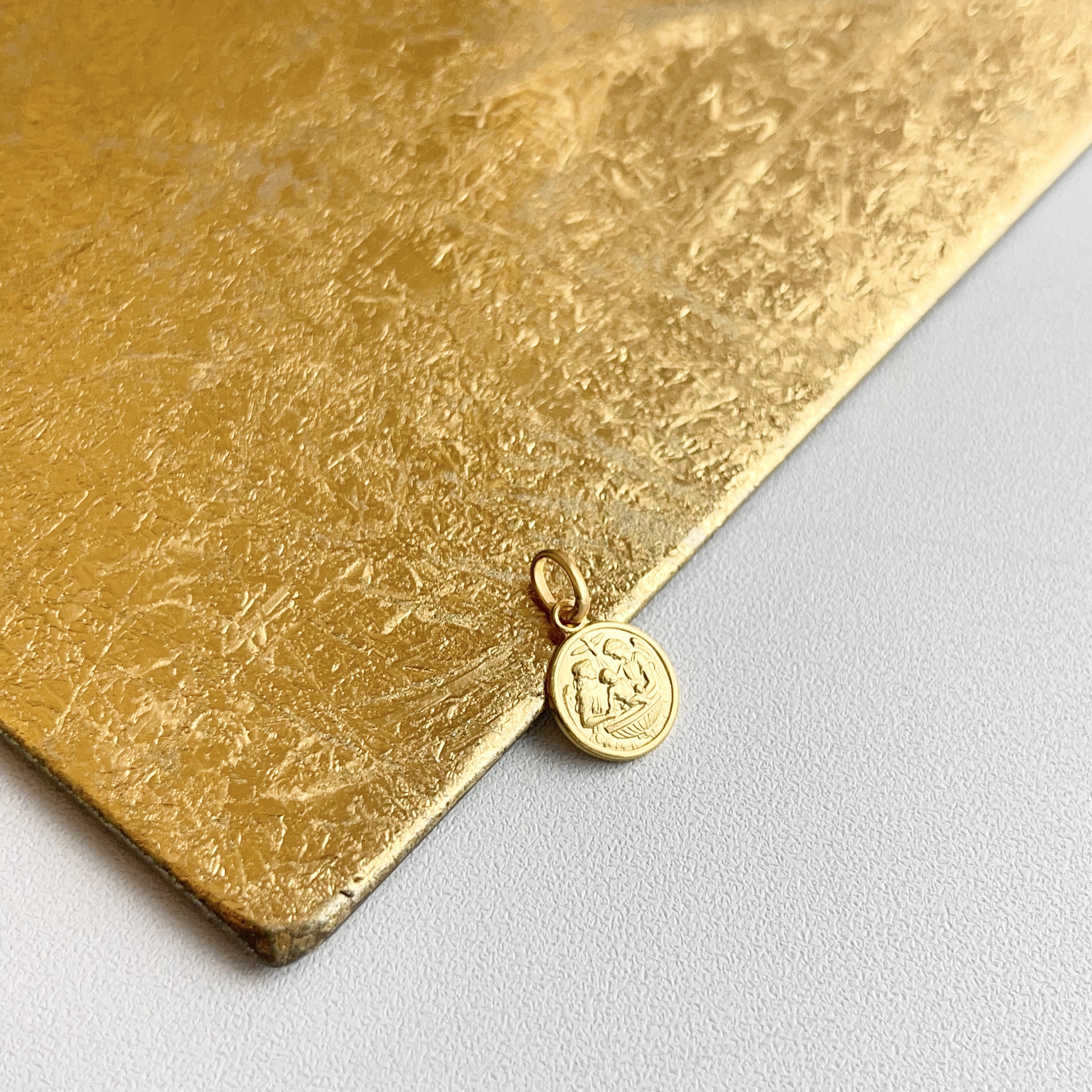 18KT Yellow Gold Mini Solid Baptism Battesimo Round Medal Pendant Charm ...