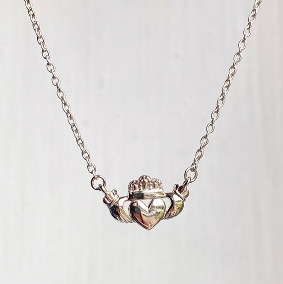 Claddagh necklace white gold deals