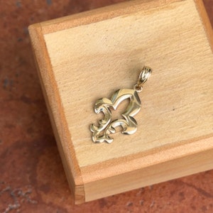 14KT Yellow Gold Cut-Out Fleur de Lis Pendant Charm Open Design 36mm x 15mm
