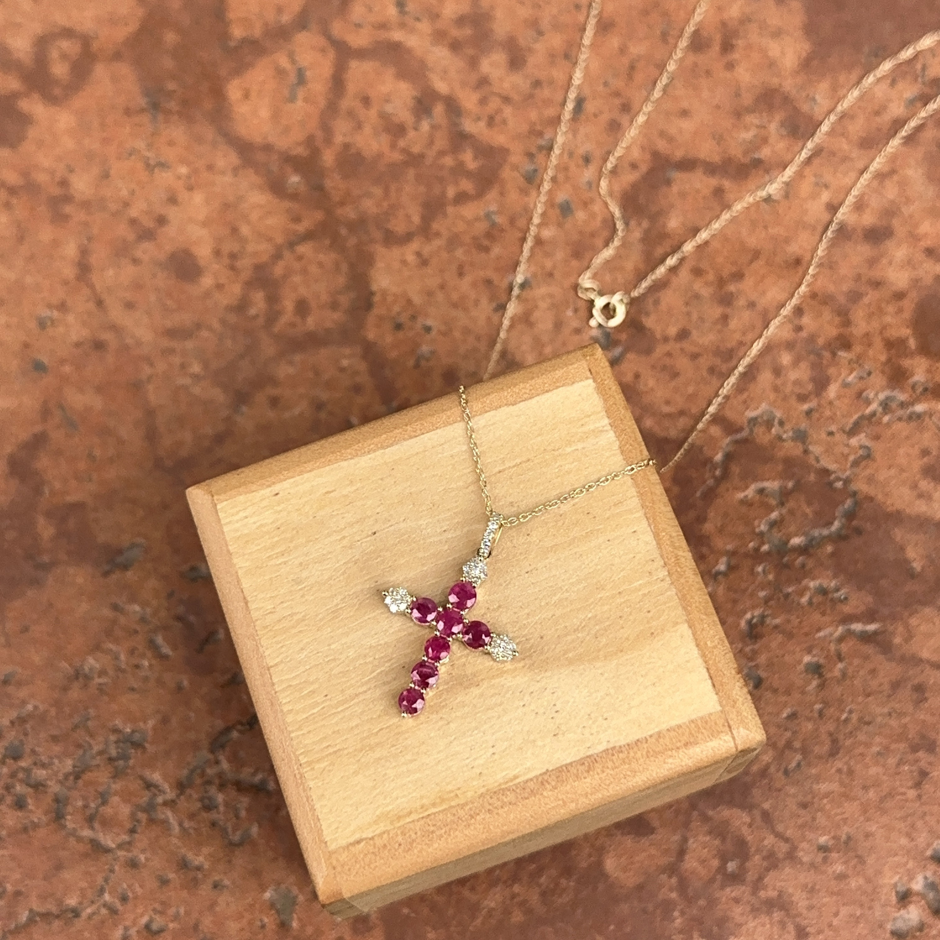 14KT イエロー ゴールド レッド ルビー + ダイヤモンド クロス