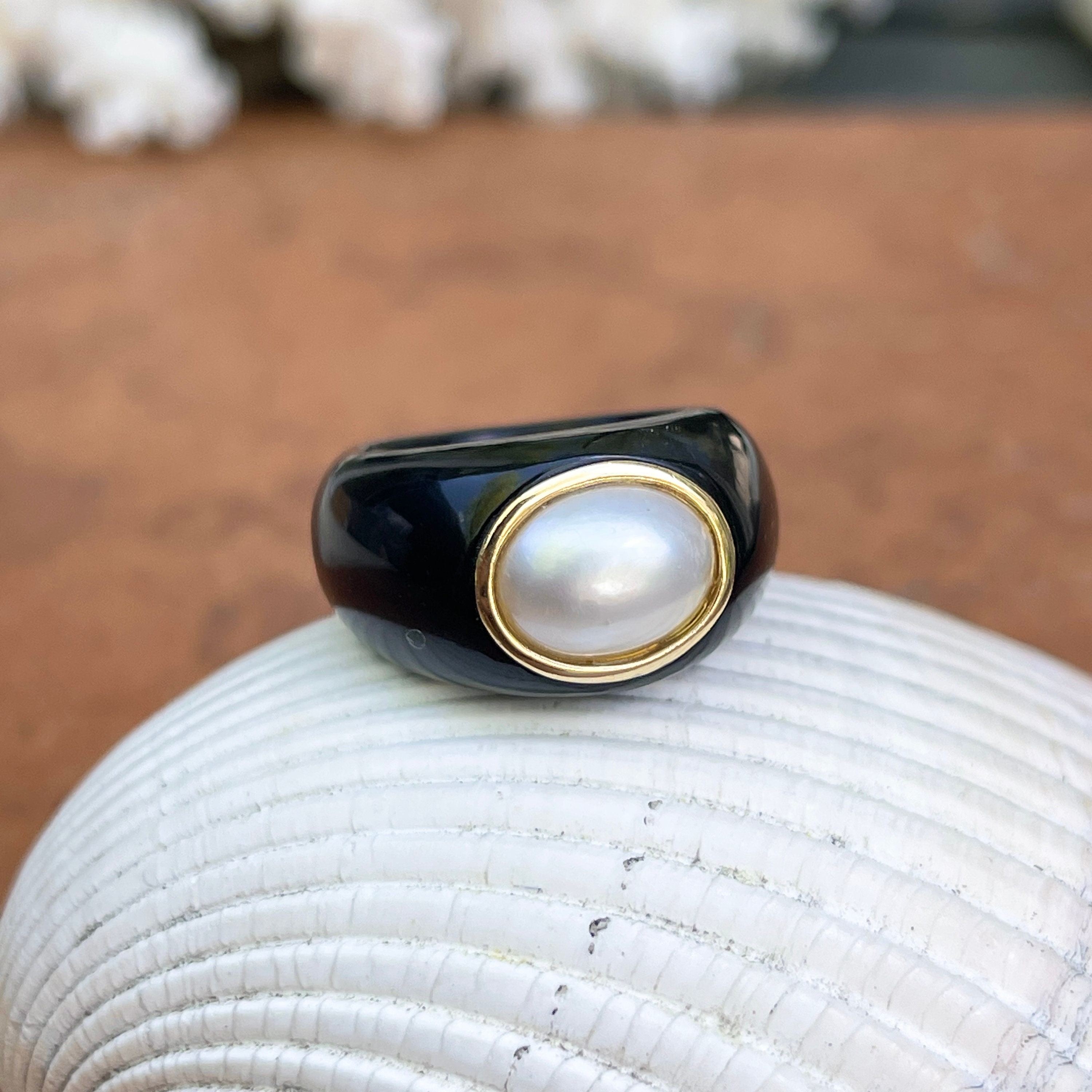 Estate 14KT Yellow Gold Black Onyx Genuine Mabe Pearl Bezel Set
