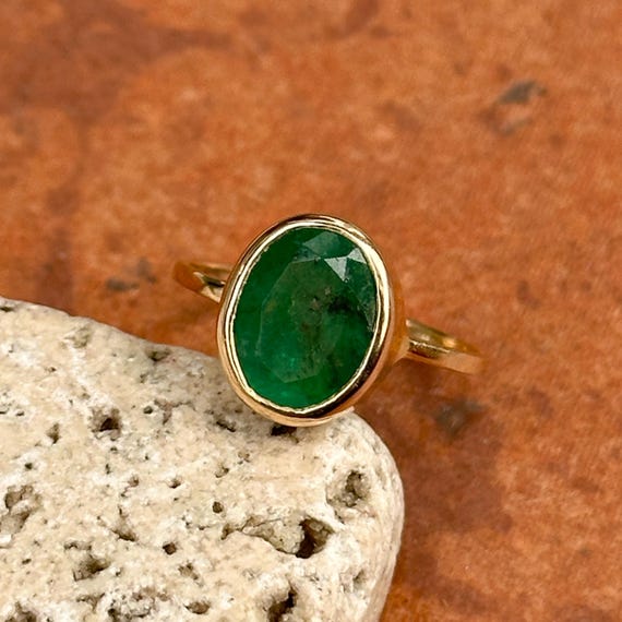 14K Yellow Gold Oval Emerald Bezel Set Solitaire Ring Size 5