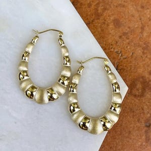 10KT Yellow Gold Oval Ribbed Scalloped Shrimp Creole 3D Satin Polished Hoop Earrings