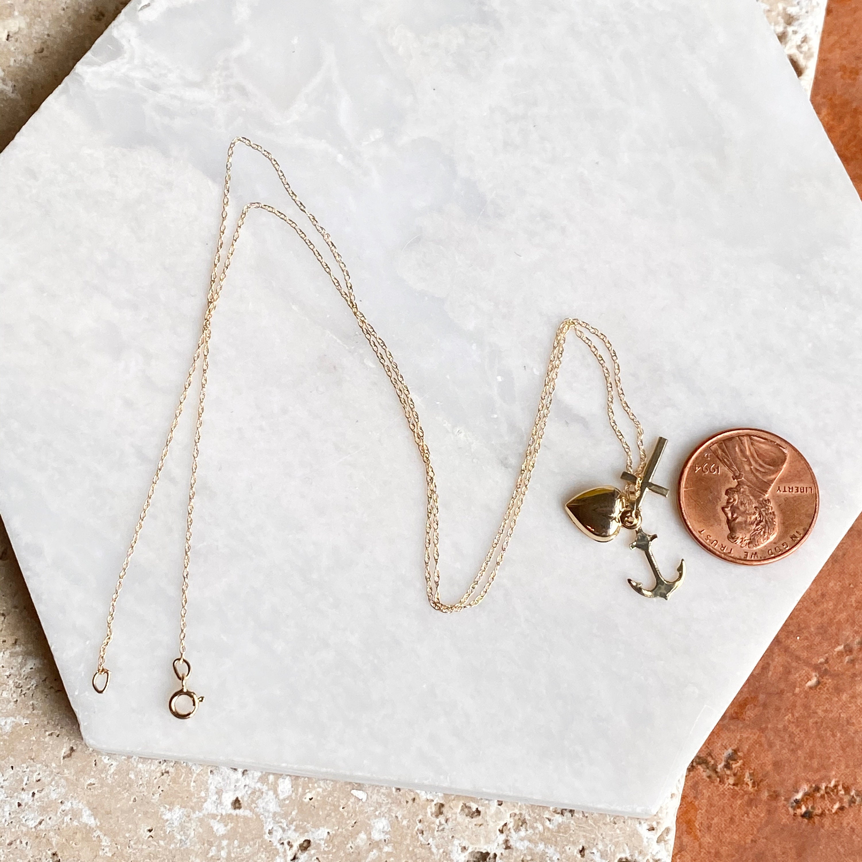 FGT Ciondolo con scritta in lingua inglese a forma di cuore, con 26 lettere inglesi, per bracciali, collane con nome dell'alfabeto, Zirconia cubica, Nessuna pietra preziosa