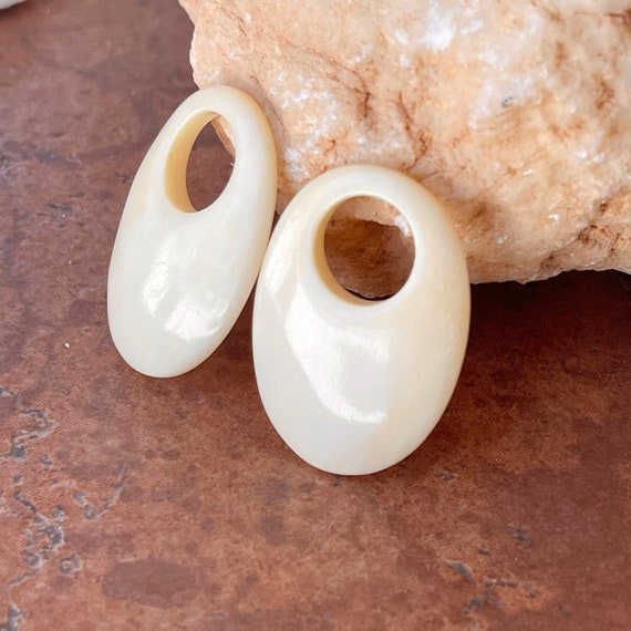 Cream Gemstone Oval Hooplet Pendant Charms Interc… - image 4