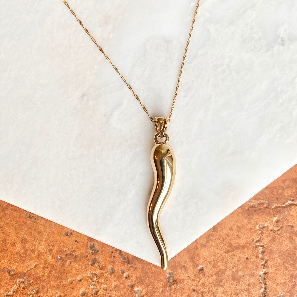 Gold italian horn and chain Outlet