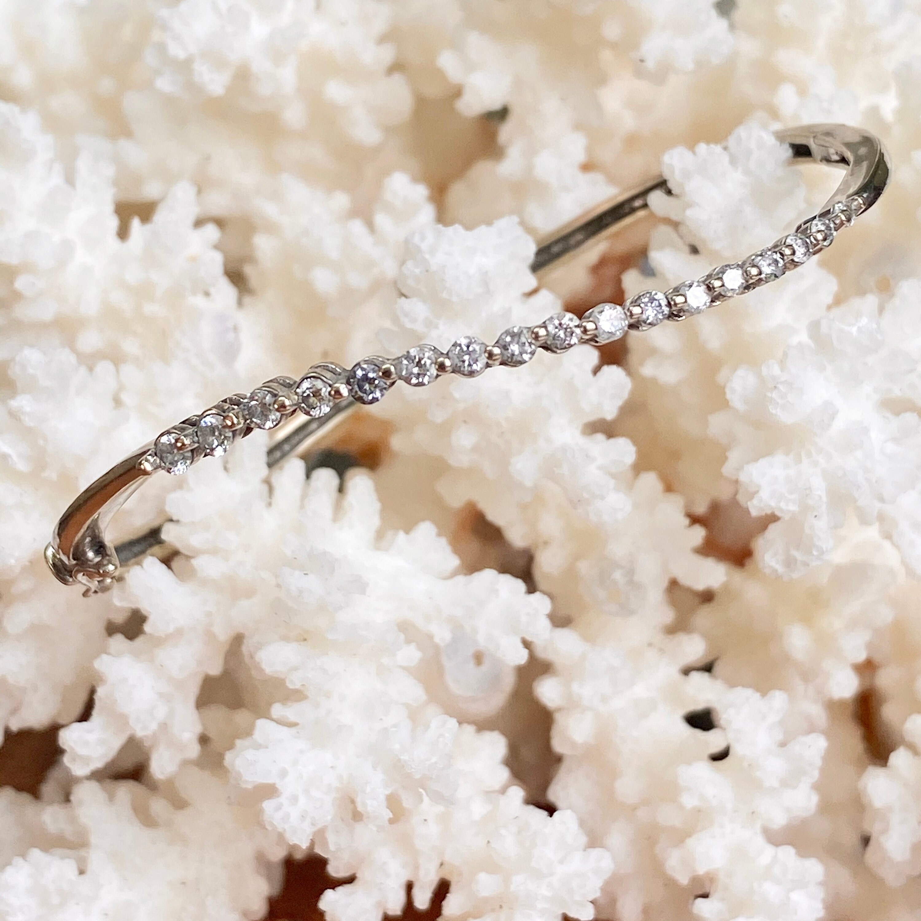 Estate Vintage 14KT White Gold .75 CT Diamond Curved Wave