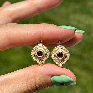 Vintage Antique Estate Etruscan  Byzantine 14KT Yellow Gold Faceted Garnet Lever Back Drop Bezel Set Earrings