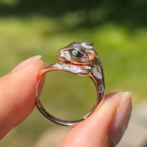 Estate Vintage 14KT Pave Diamond and Tsavorite Eye Panther Tiger Cat Band Ring Size 7