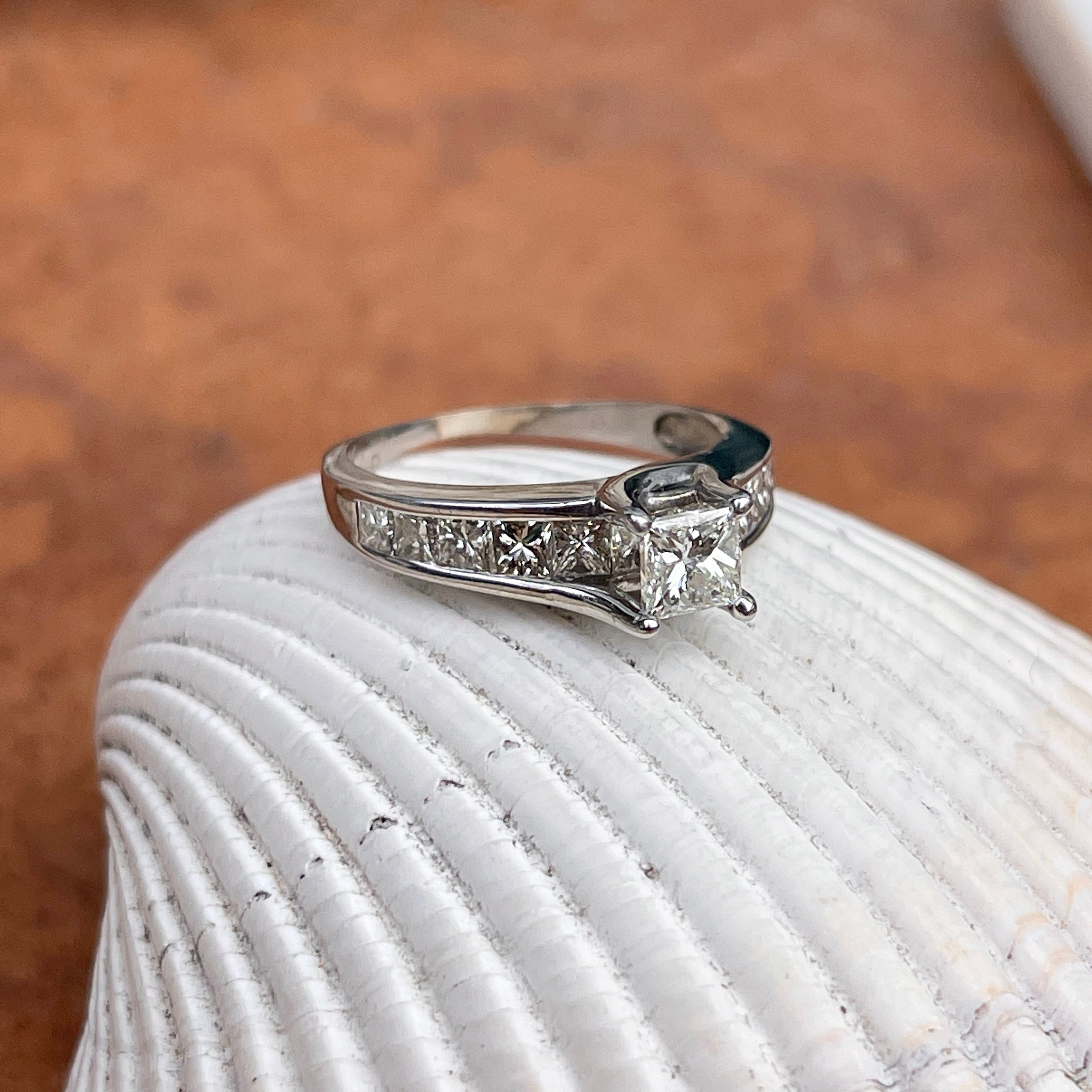 Acquista Anello Di Fidanzamento Céline In Taglio Rotondo 0.35 Carati - Foto 8