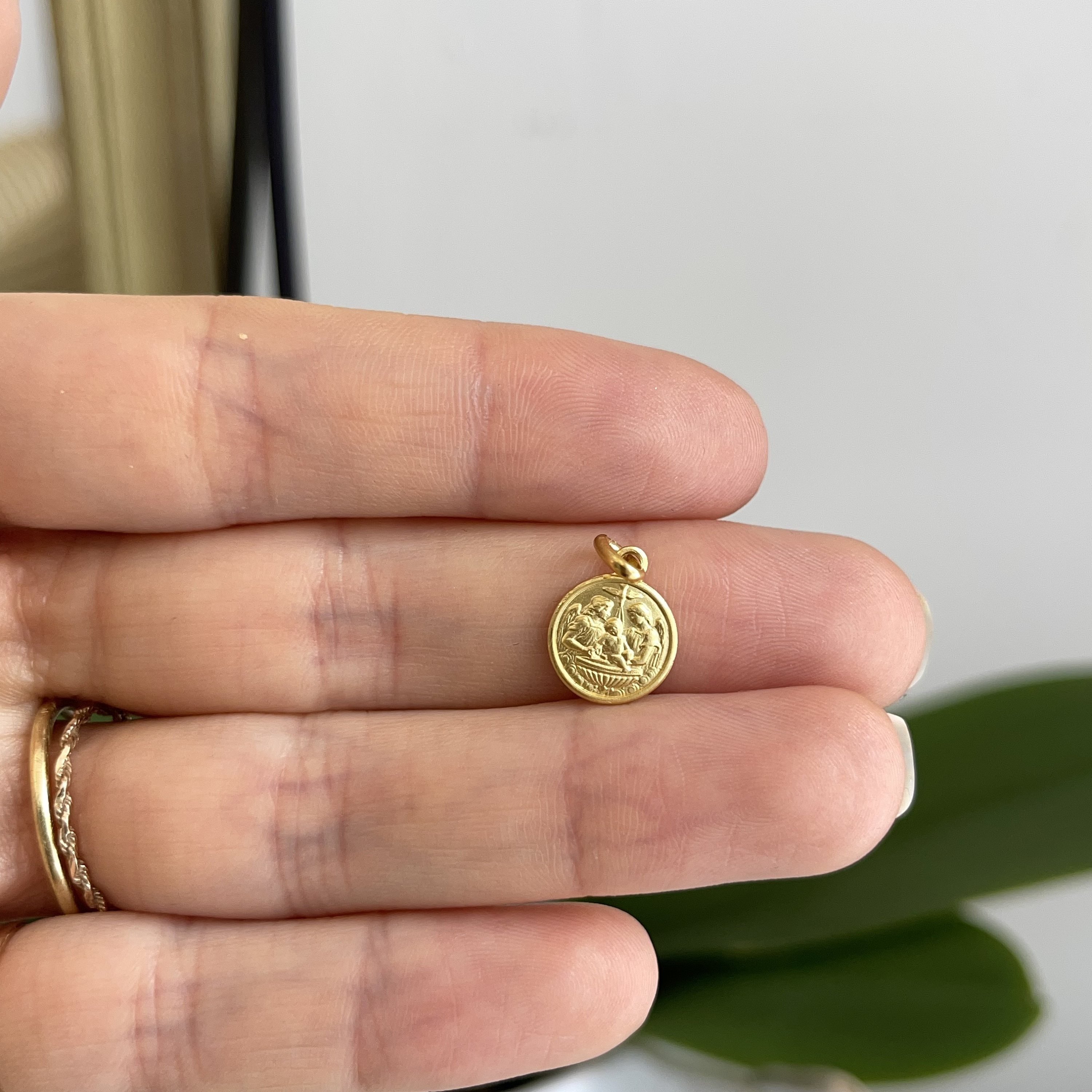 18KT Yellow Gold Mini Solid Baptism Battesimo Round Medal Pendant Charm ...