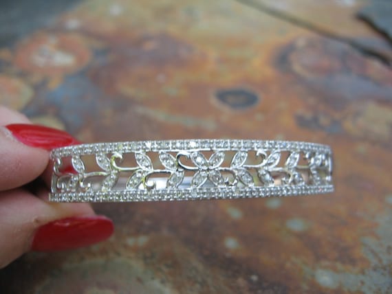 Estate 10KT White Gold & Pave Diamond Filigree Leaves Design Bangle Bracelet