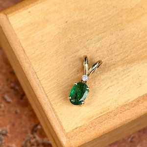 Vintage Estate 14KT Yellow Gold Oval Shaped Faceted Emerald + Diamond Pendant