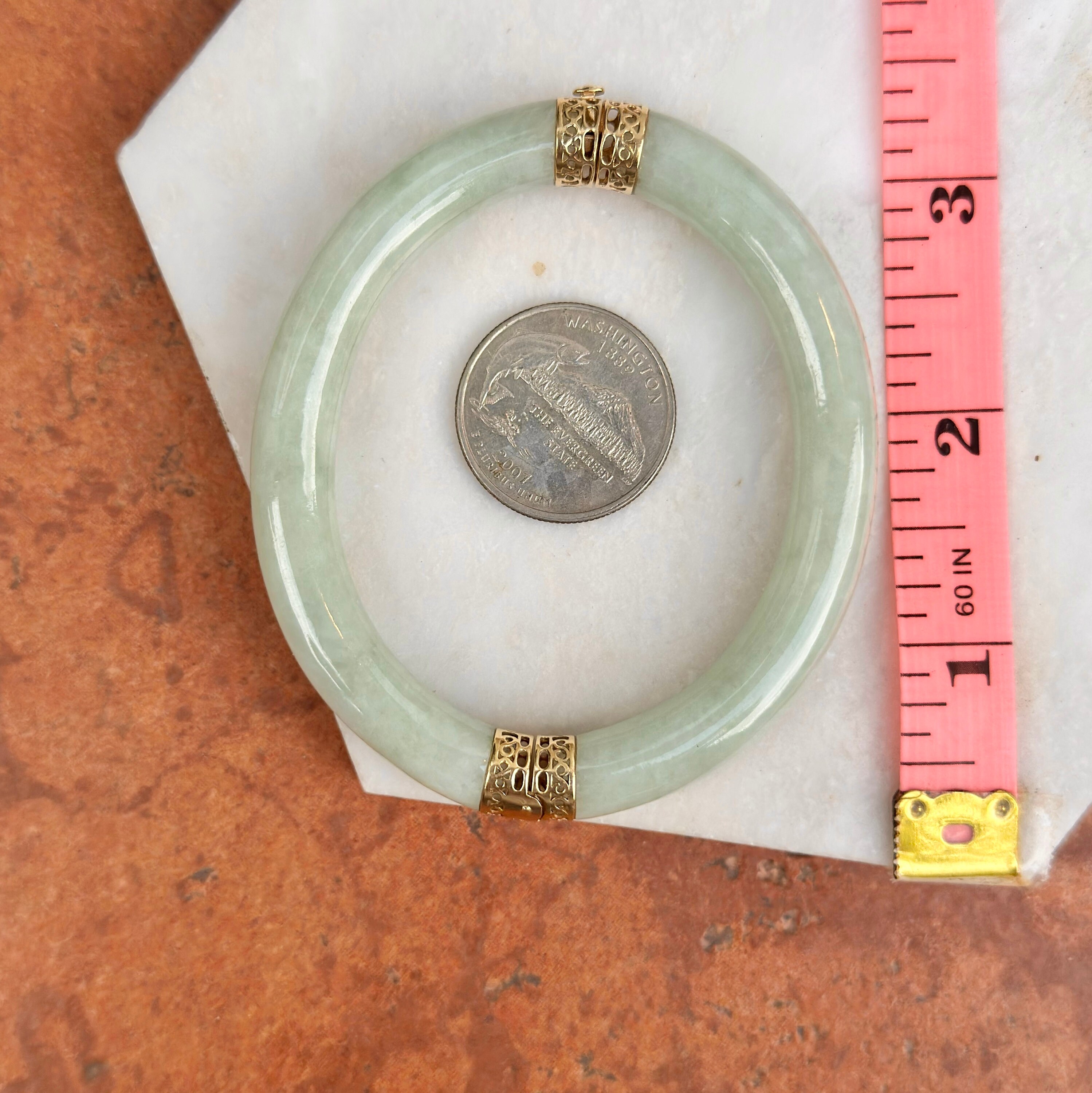 Estate Vintage 14KT Yellow Gold Hinged Curved Pale Green Estate Vintage 14KT Yellow Gold Hinged Curved Pale Green