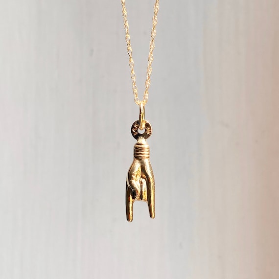 Mano cornuto shop necklace gold