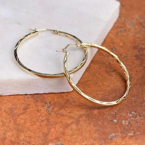 10KT Yellow Gold Shiny Round Diamond-Cut Tube Design Squared Hoop Earrings Medium Size 35MM