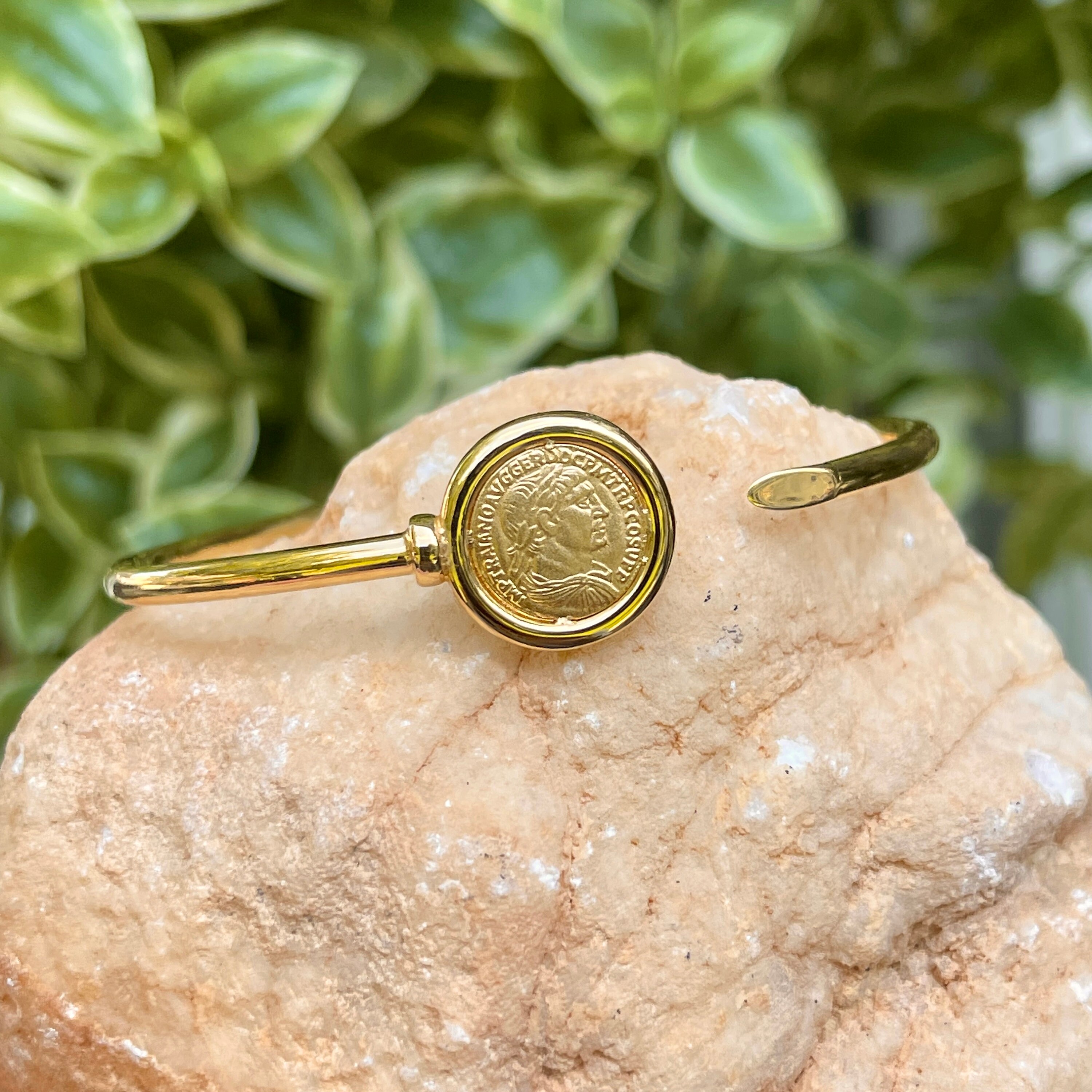 Philip Jones Bracciale Rigido 'Mum' Placcato Oro Con Cristallo Zirconia - Gioiello Elegante E Ipoallergenico In Confezione Regalo